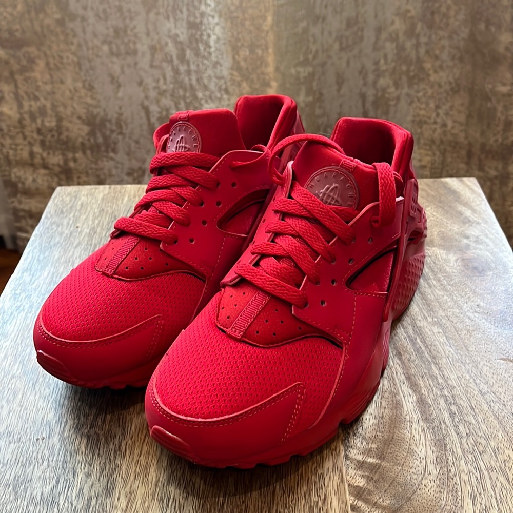Nike Huarache Run Casual Shoes in Red size 6.5Youth